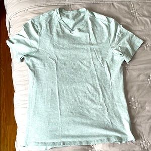 Lululemon 5 year basic V neck tee, M